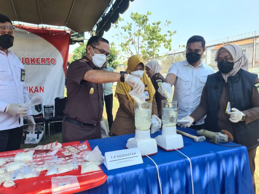 Kejari Mojokerto Musnahkan Barang Bukti 130 Perkara, Dominasi Narkotika Masih Tinggi