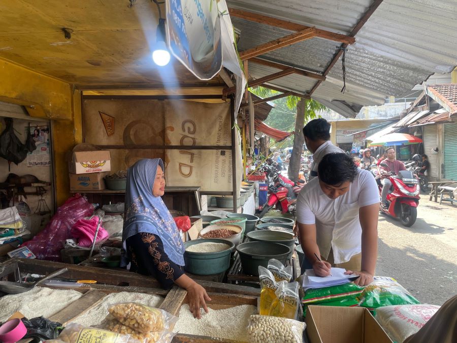 Sidak Harga Pangan Jelang Ramadan di Mojokerto, Petugas Temukan Beras Dijual di atas HET