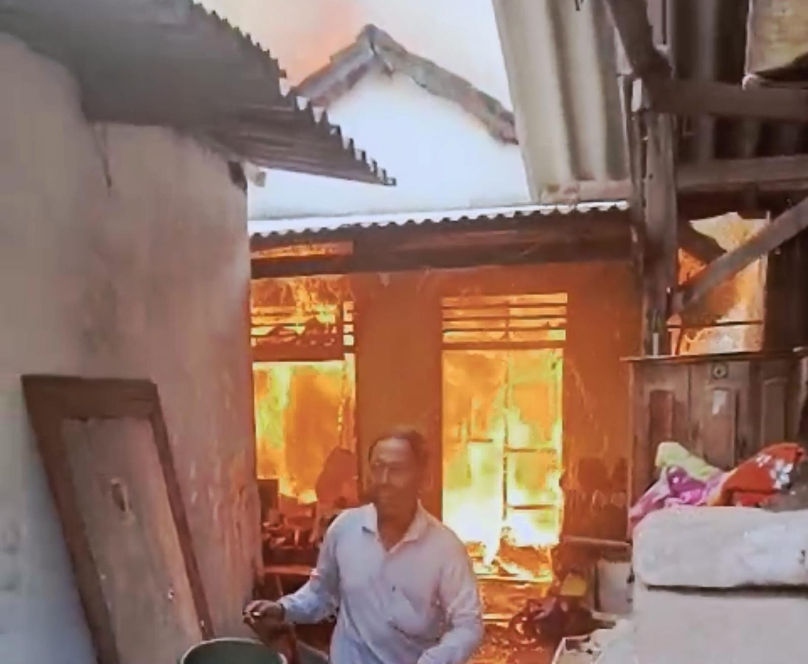Rumah Warga di Dlanggu Mojokerto Ludes Dilalap Si Jago Merah