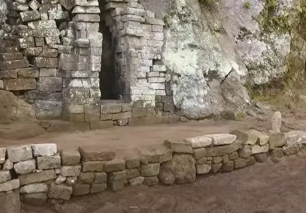 Candi Kama IV, Gua Pertapaan di Lereng Gunung Gajah Mungkur Mojokerto