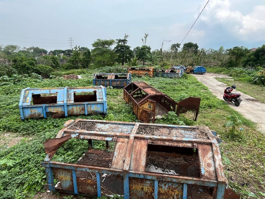 Jadi Kuburan Rongsokan, Puluhan Kontainer Sampah Miliki DLH Kabupaten Mojokerto Mangkrak dan Tak Berfungsi