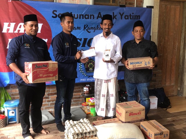 Acara Puncak HPN 2024, PWI Mojokerto Raya Baksos di Villa Doa Sejahtera