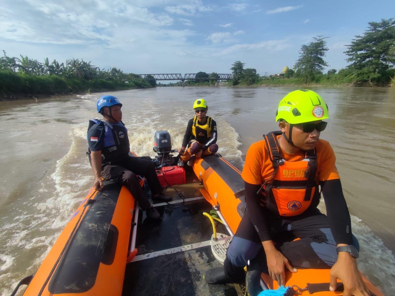 Pencarian Pemuda Mojokerto Nekat Terjun ke Sungai Brantas Diperluas Hingga Radius 32 KM