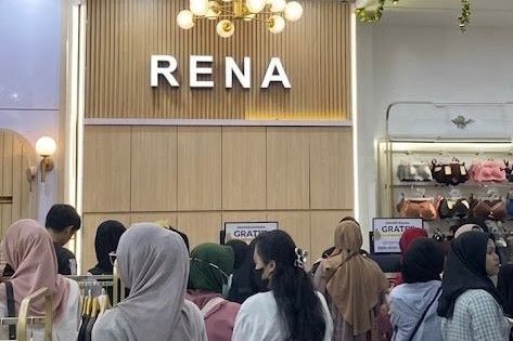Jelang Lebaran, Rena Mojokerto Diserbu Pembeli Berburu Baju Baru