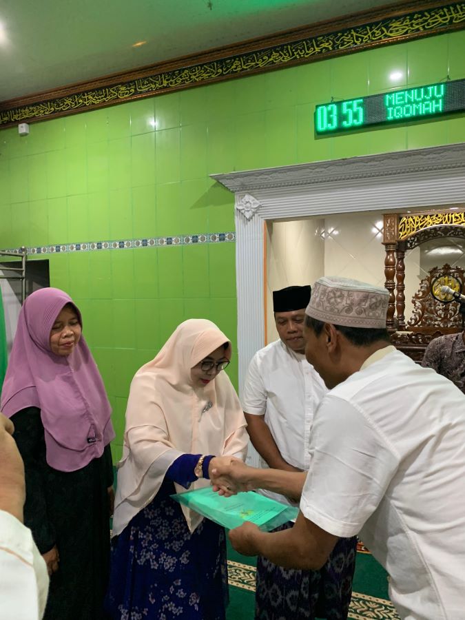 Any Mahnunah Serahkan Sertifikat Tanah Wakaf Seluas 320 Meter Persegi untuk Pembangunan Masjid 