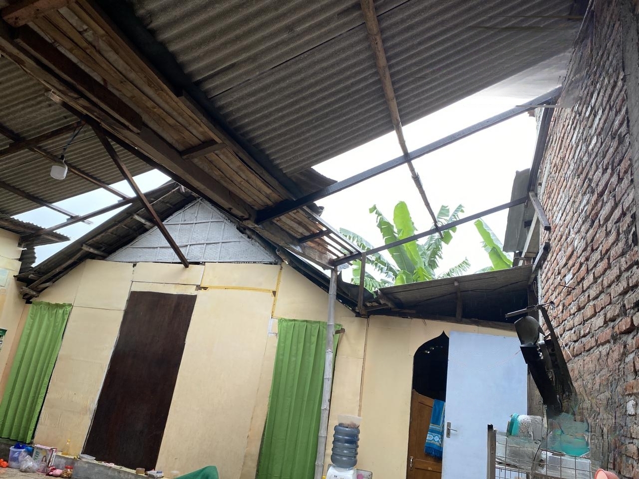 Angin Kencang Sebabkan 4 Rumah Rusak di Sooko Mojokerto