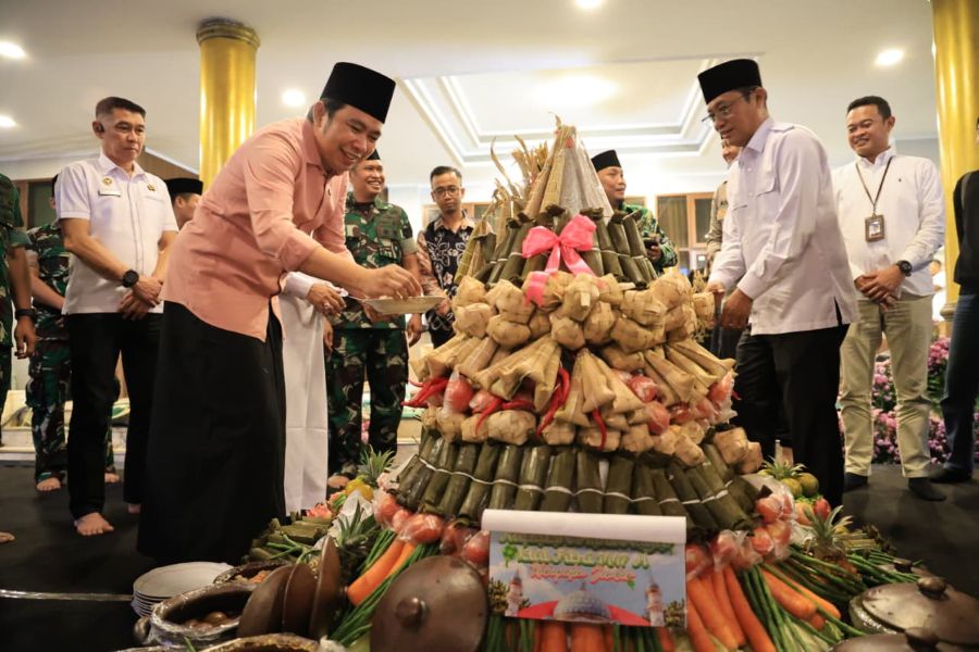 Jalin Silaturahmi dan Rayakan Idulfitri Bersama Warga, Pemkab Jember Gelar Kupatan