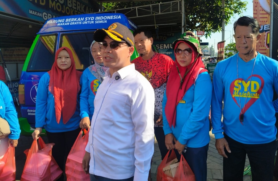 3 Tahun Buka Setiap Minggu, Warung Makan Gratis Mojokerto Mendadak Dikunjungi Bupati