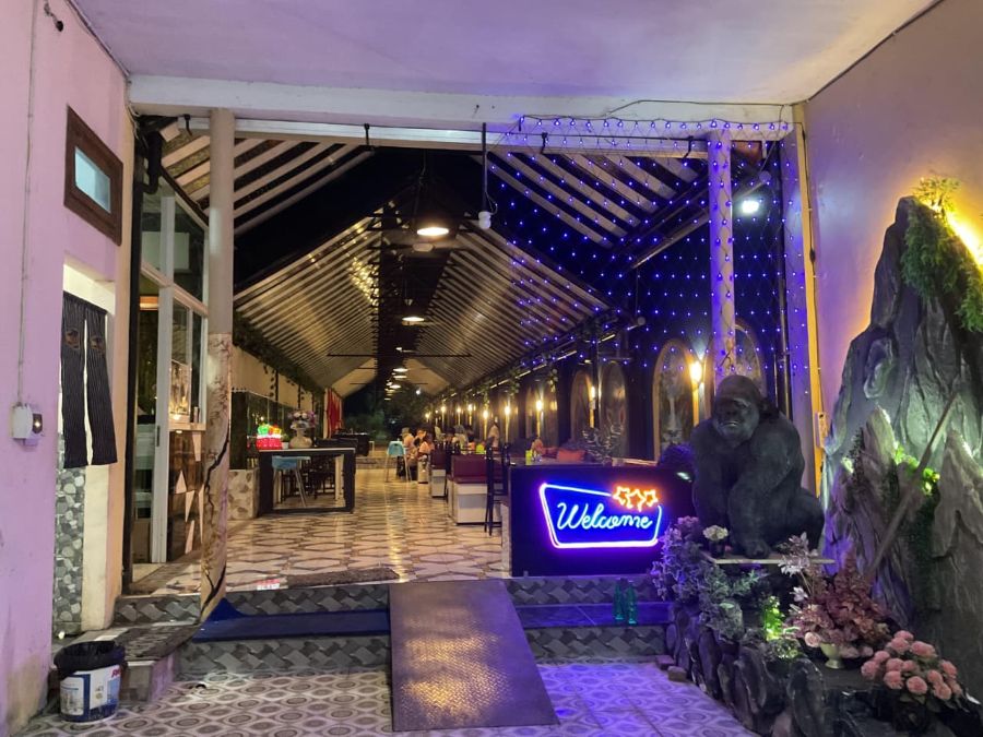Black Cafe, Kafe Outdoor yang Tawarkan View Danau Cantik di Kota Mojokerto