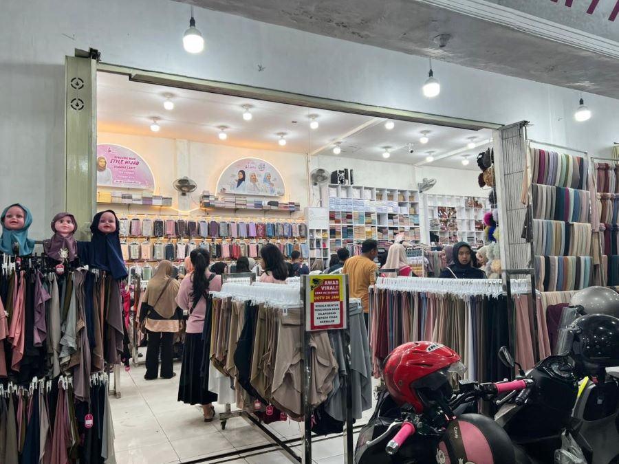 Toko Cantix Hijab Dipenuhi Pengunjung Jelang Hari Raya Idul Fitri