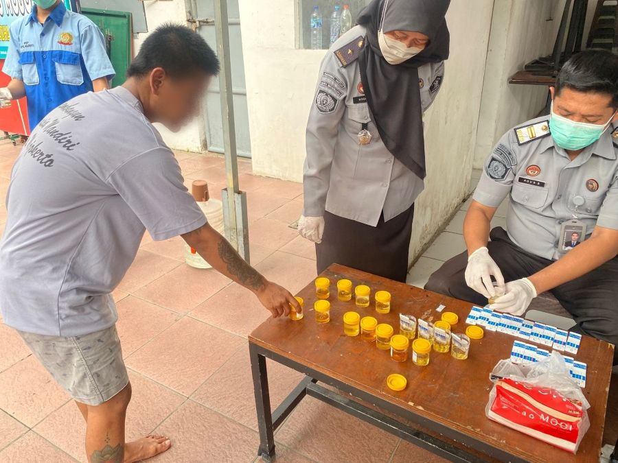 Warga Binaan Lapas Kelas IIB Mojokerto Jalani Tes Urine