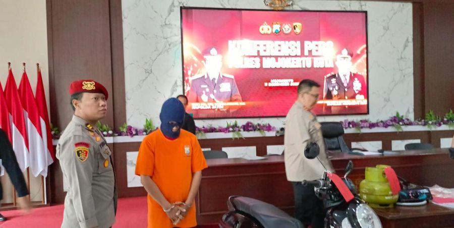 Menyamar Pakai Daster dan Hijab, Residivis Curanmor di Mojokerto Diringkus