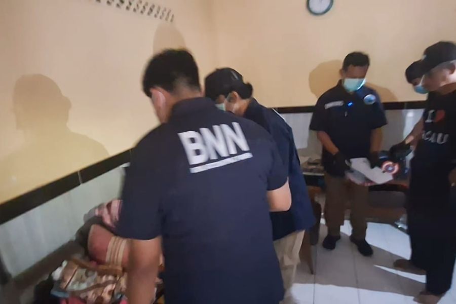 Jaringan Pengedar Ganja Lintas Provinsi Ditangkap di Mojokerto, Petugas Amankan 2,1 Kg Narkotika