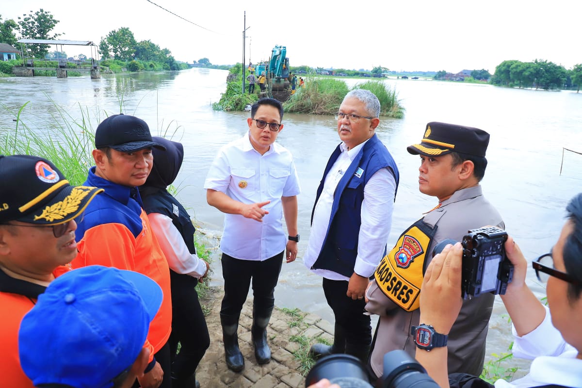 Pj Gubernur  Jatim Adhy Imbau Masyarakat Waspada Bencana Hidrometeorologi