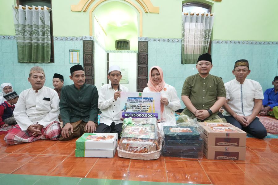 Dukung Kemakmuran Rumah Ibadah, Ning Ita Berikan Dana Hibah Puluhan Masjid dan Musala