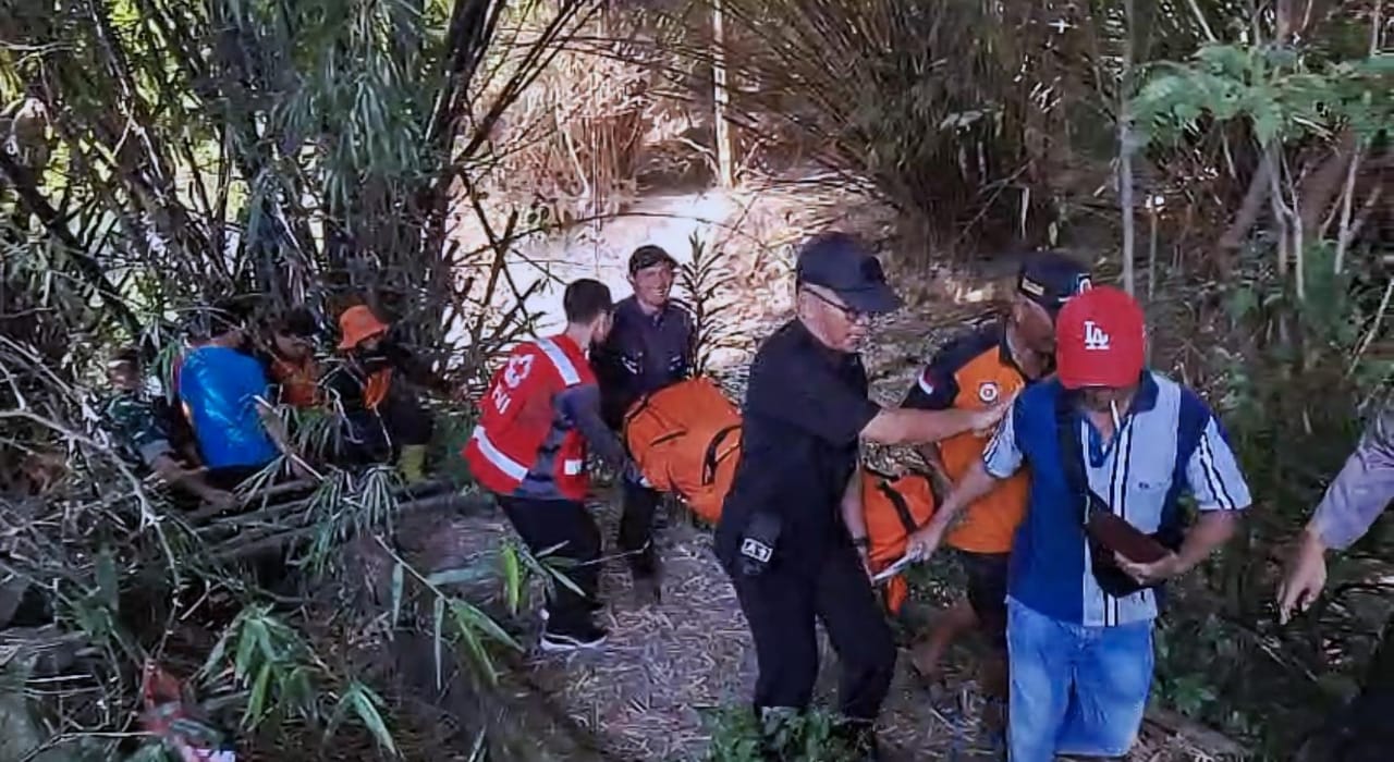 Mayat Pria Ditemukan Mengambang di Sungai Gembolo Mojosari Mojokerto