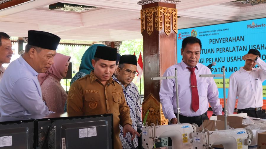 Pemkab Mojokerto Serahkan Bantuan Ratusan Peralatan untuk Pelaku Usaha Mikro