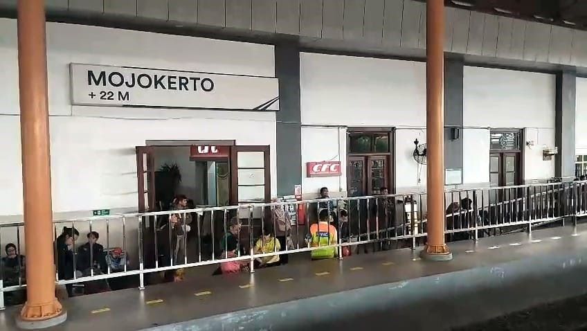 Hari ke Empat Libur Panjang Imlek 2026, Stasiun Mojokerto Alami Lonjakan Penumpang Capai 866