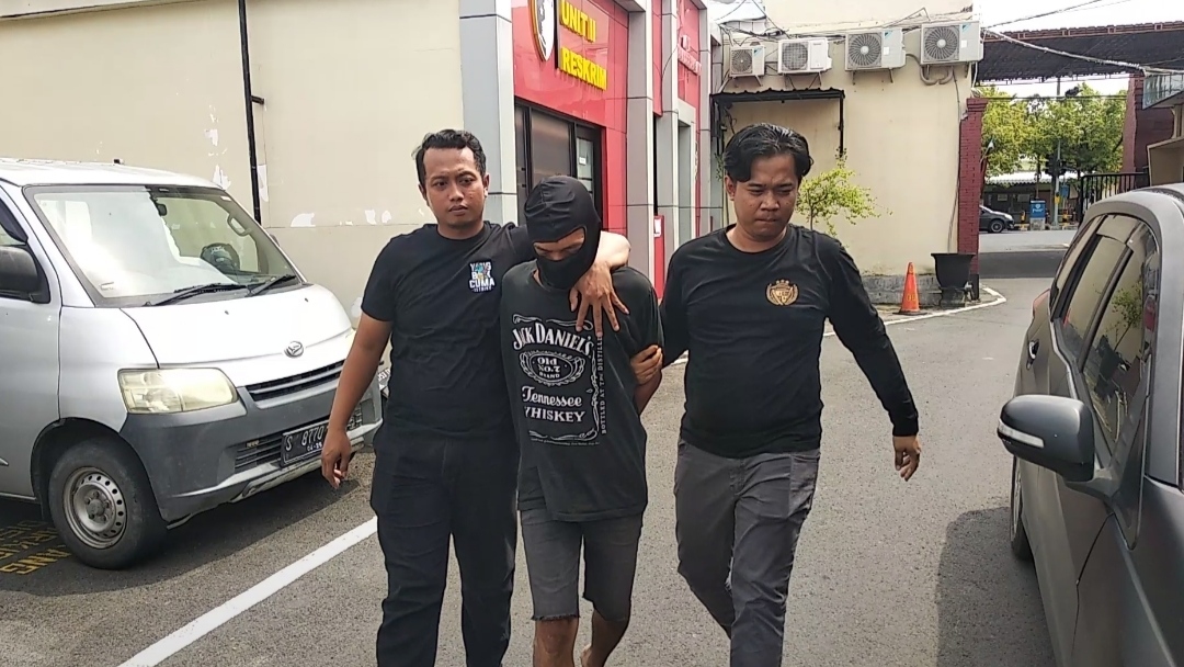 Polisi Berhasil Meringkus Terduga Pelaku Pembunuhan Warga Wates Kota Mojokerto di Bandung Saat Jualan Cilok