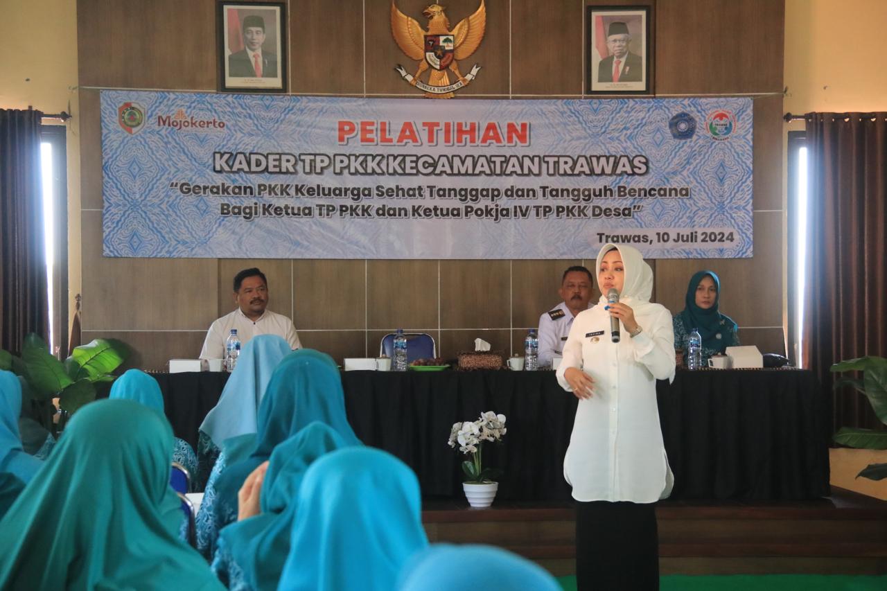 Bupati Ikfina Sosialisasikan Program Gagah Bencana Pada TP PKK Kecamatan Trawas