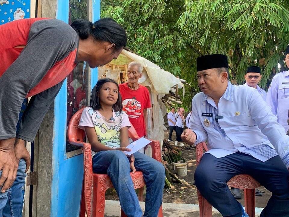 Jember Bershodaqoh Beri Pendidikan yang Layak untuk Anak-Anak Jember