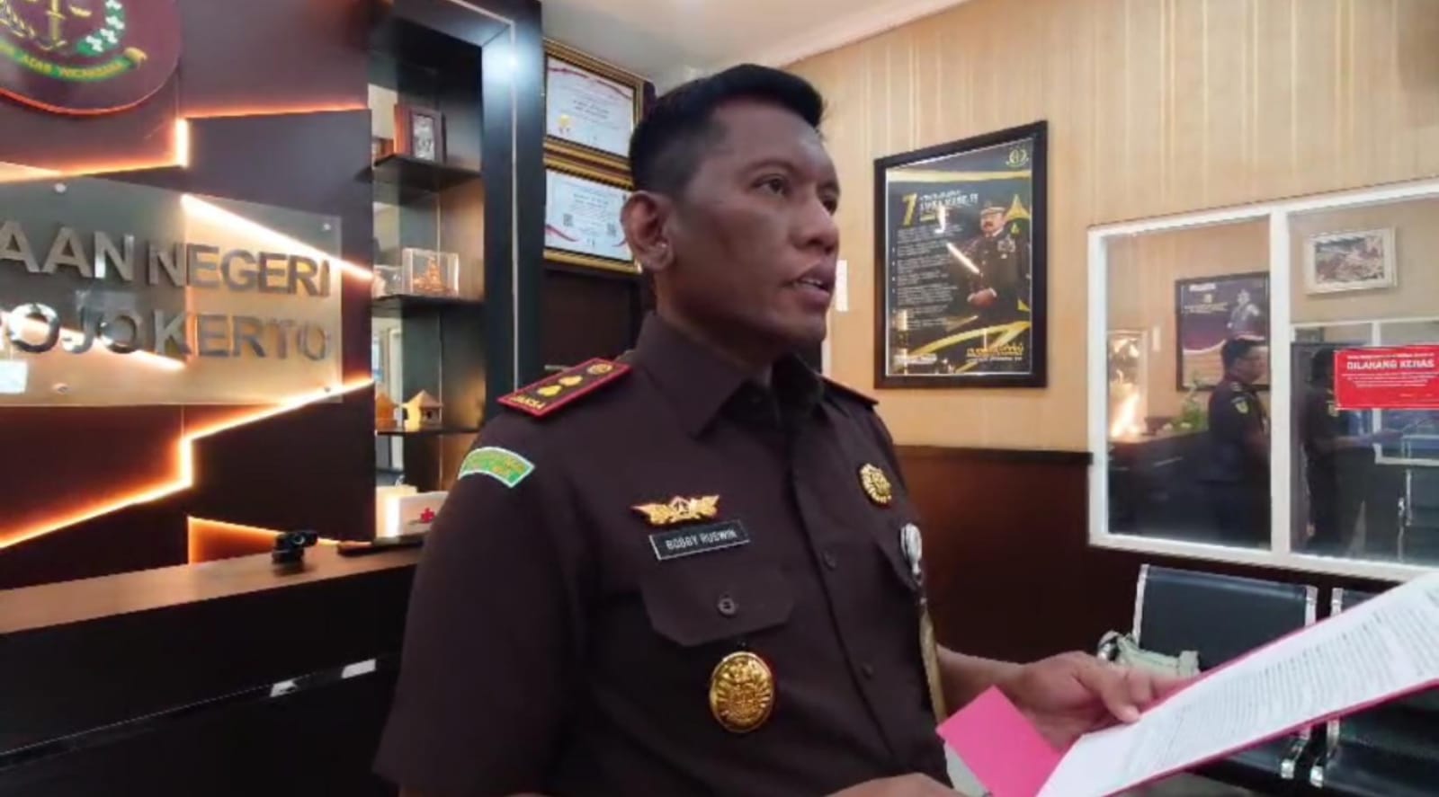 Sempat Mangkir, Sekretaris DPUPR Perakim Kota Mojokerto Akhirnya Ditahan Kejari