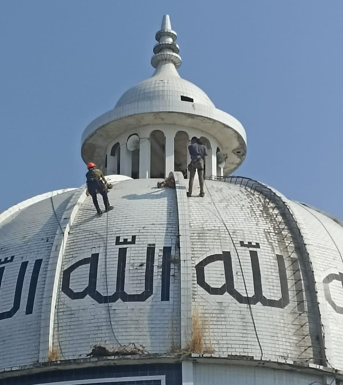 Peduli Lingkungan, Komunitas Resik - Resik Masjid Mojokerto Bersihkan Masjid di Jabung