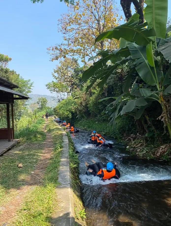 Ingin Ngopi lalu Bermain Arung Jeram? Yuk ke Cafe Lembah Njeruk