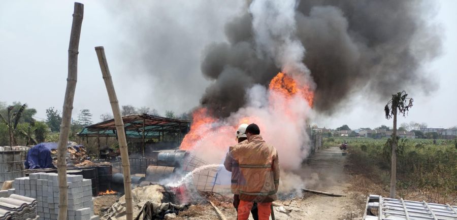 Tempat Usaha Pengolahan Ternak di Mojokerto Terbakar, Satu Unit Damkar Dikerahkan