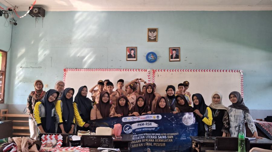 Belajar Fisika dari Bintang dan Gelombang, Mahasiswa Unej Kenalkan Kesiapsiagaan Tsunami ke Siswa Puger