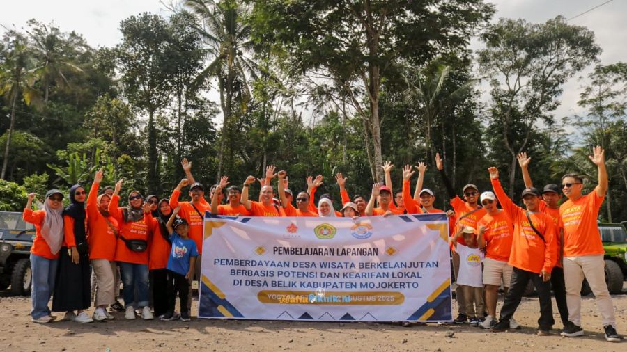 Tim Pengabdian Masyarakat Ubaya Ajak Pengelola Desa Binaan Trawas Studi Lapangan Ke Yogyakarta