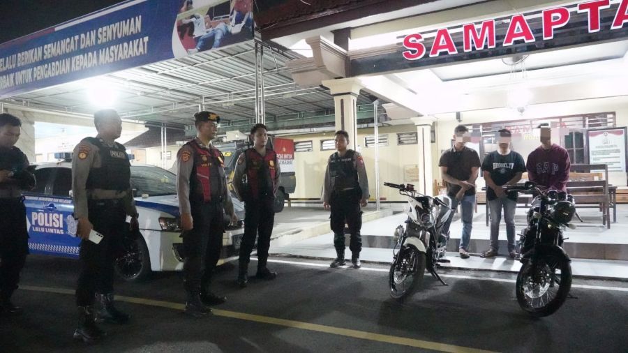 Viral Aksi Freestyle Motor di Mojokerto, Tiga Pemuda Didatangi Polisi dan Minta Maaf