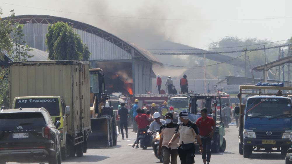 Kebakaran Gudang Pabrik Tisu PT SPS, Seorang Karyawannya Meninggal