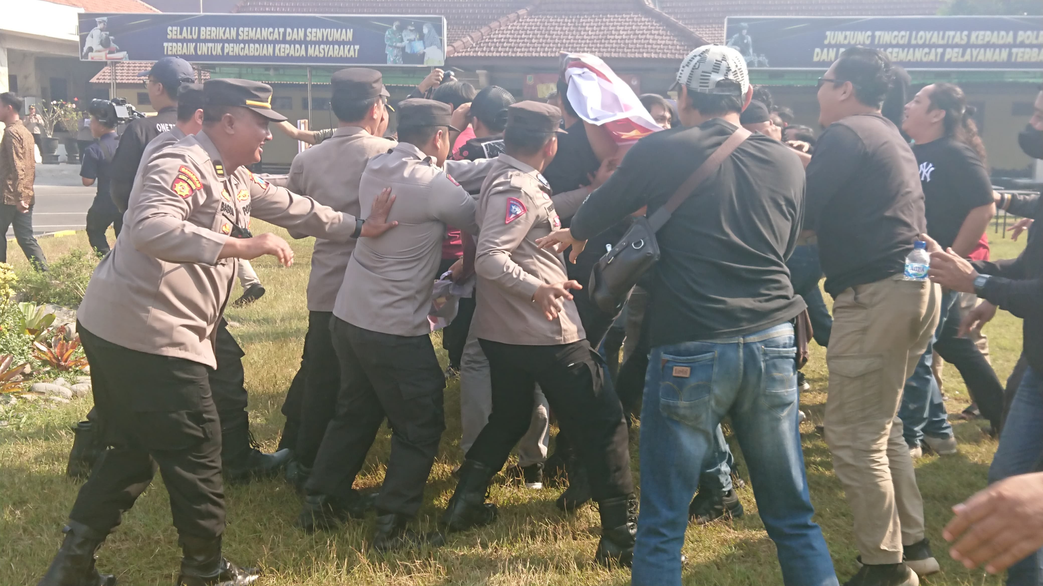 Antisipasi Kerusuhan pada Pilkada 2024, Polres Mojokerto Kota Gelar Sispamkota 