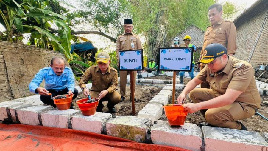 Pemerintah Peduli Masyarakat, Perumdan Mojopahit Mojokerto Laksanakan Bedah Rumah