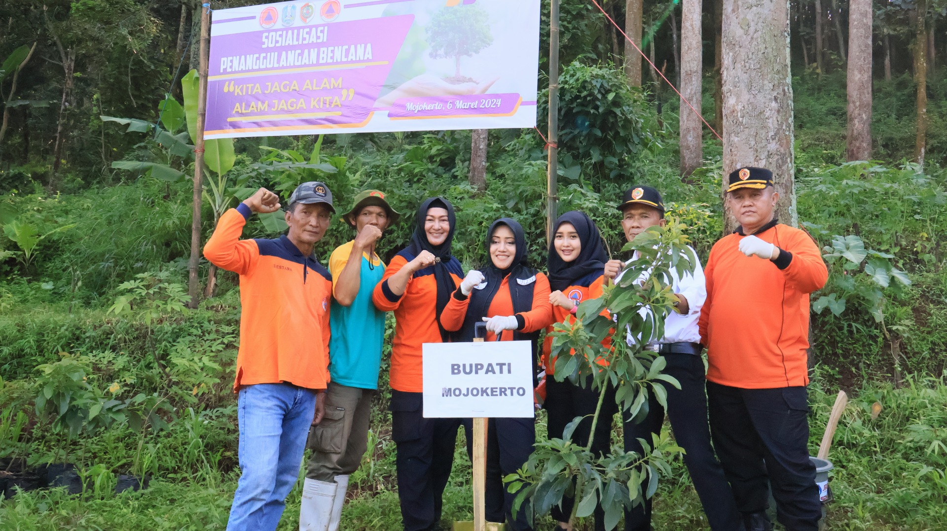 Sambut Hari Jadi ke-731 Kabupaten Mojokerto, Bupati Ikfina Gelar Baksos dan Tanam 1.000 Pohon