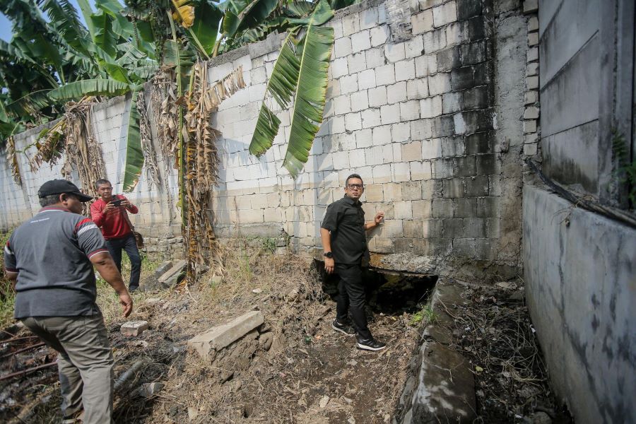 Jelang Musim Penghujan, Pj Wali Kota Mojokerto Cek Sejumlah Tanggul dan Rumah Pompa