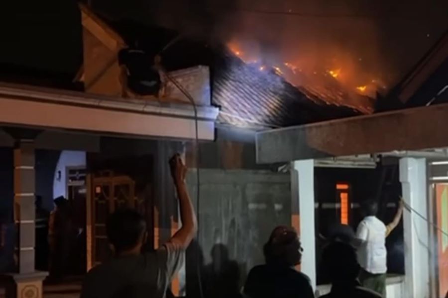 Rumah di Jetis Mojokerto Terbakar, Empat Unit Damkar Dikerahkan