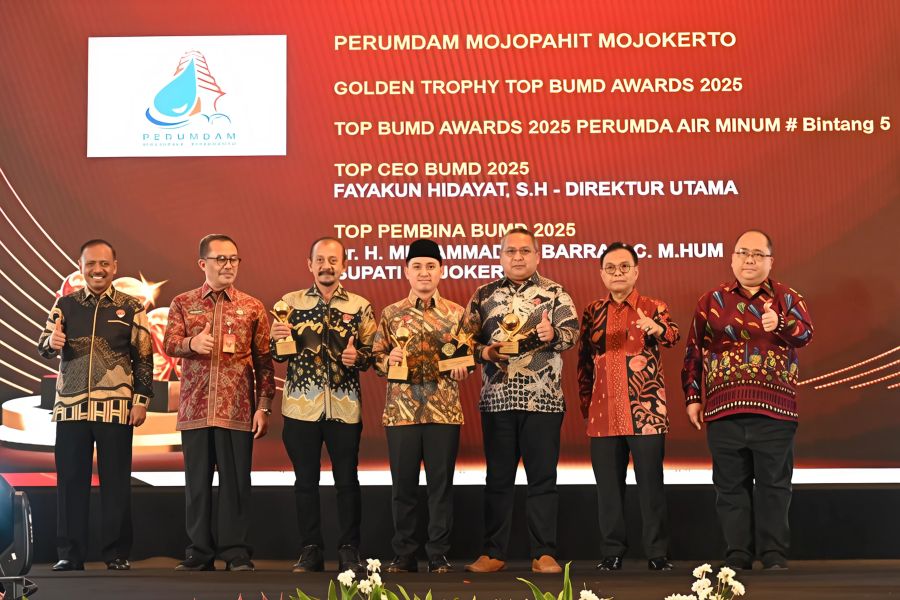 Perumdam Mojopahit Sabet Bintang 5 dan Golden Trophy di TOP BUMD Awards 2025