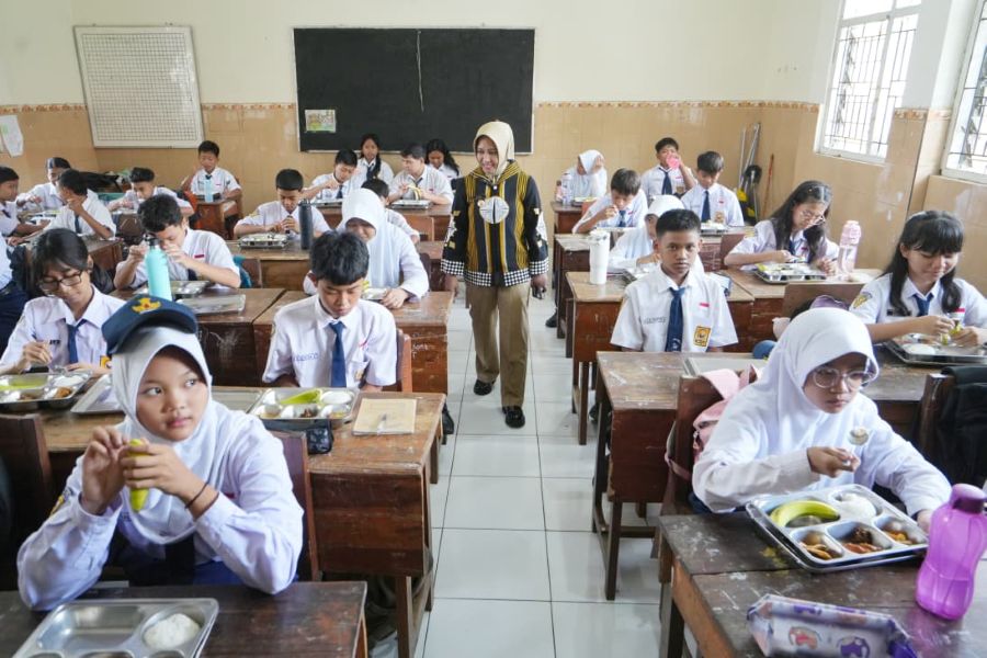 Pastikan 21.760 MBG Tak Bermasalah, Wali Kota Mojokerto Pantau Distribusinya di Sekolah