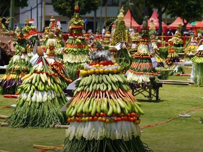 Peringatan Maulid Nabi di Jember, Raih Rekor MURI dengan Kirab 500 Ancak