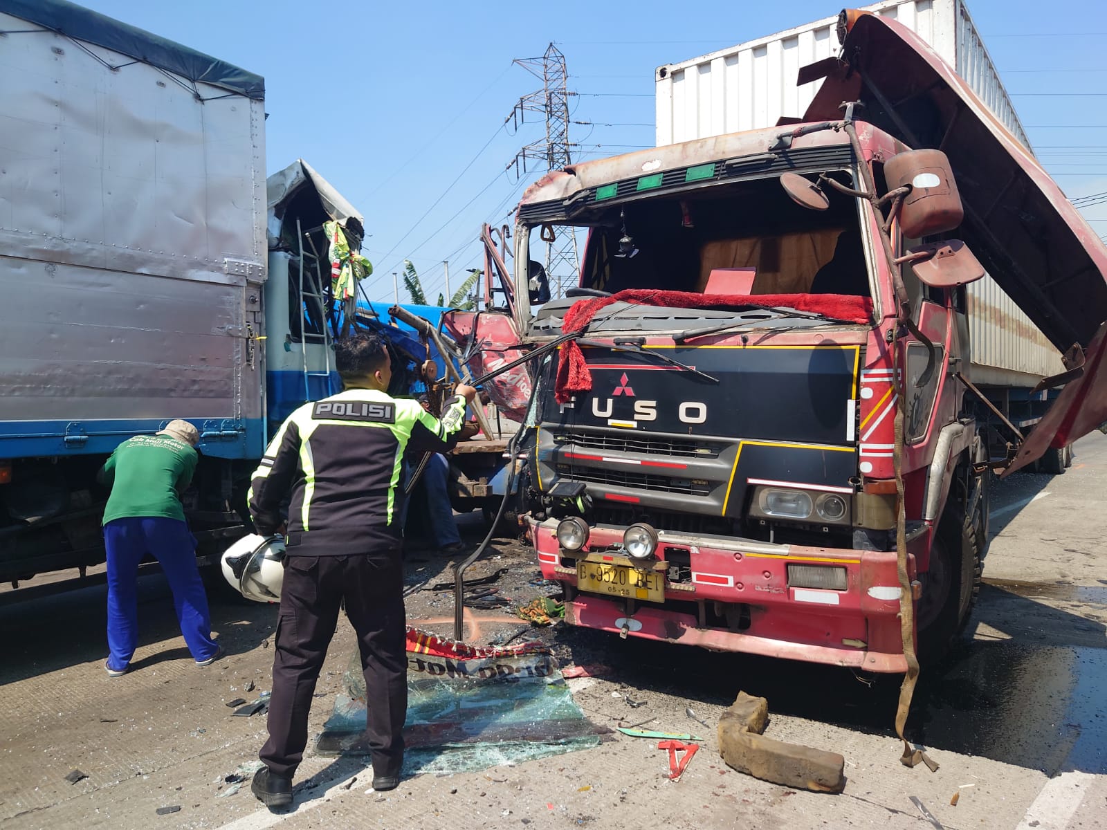 Truk Adu Banteng di Mojokerto, 1 Orang Tewas