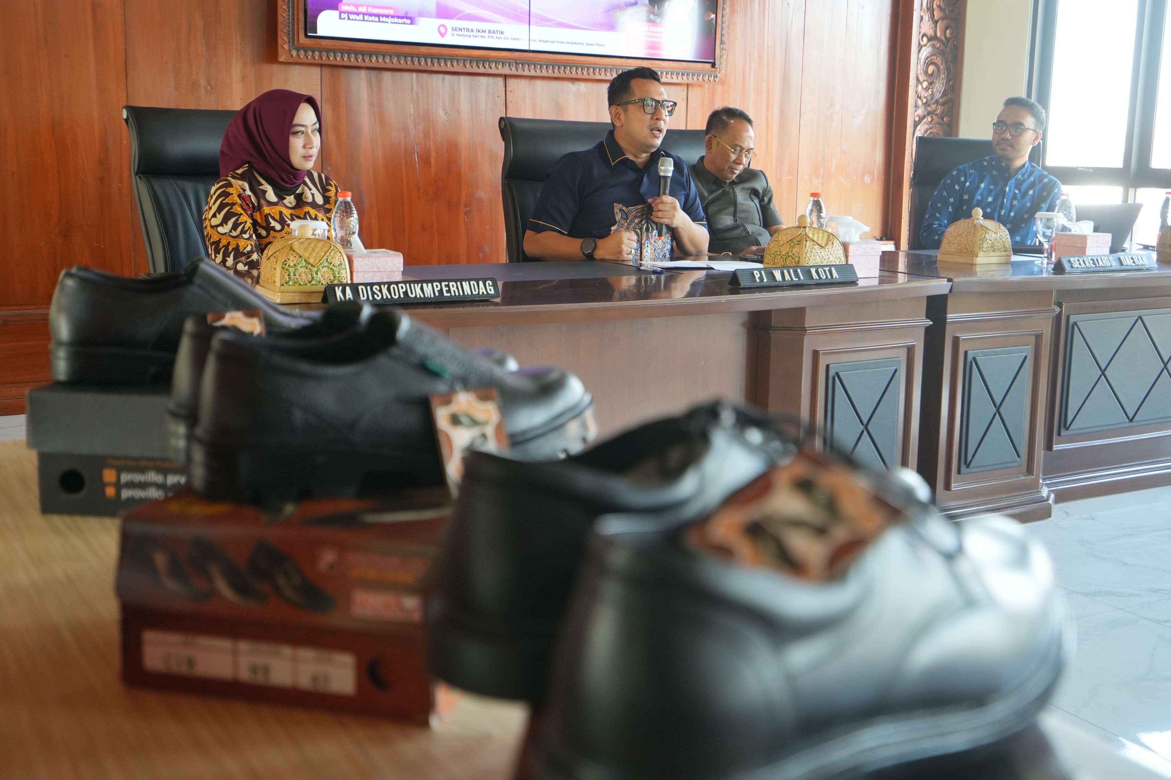 Pemkot Gelar Pelatihan Pengelolaan Bisnis dan Manajemen Bagi Pelaku Usaha Alas Kaki Lokal