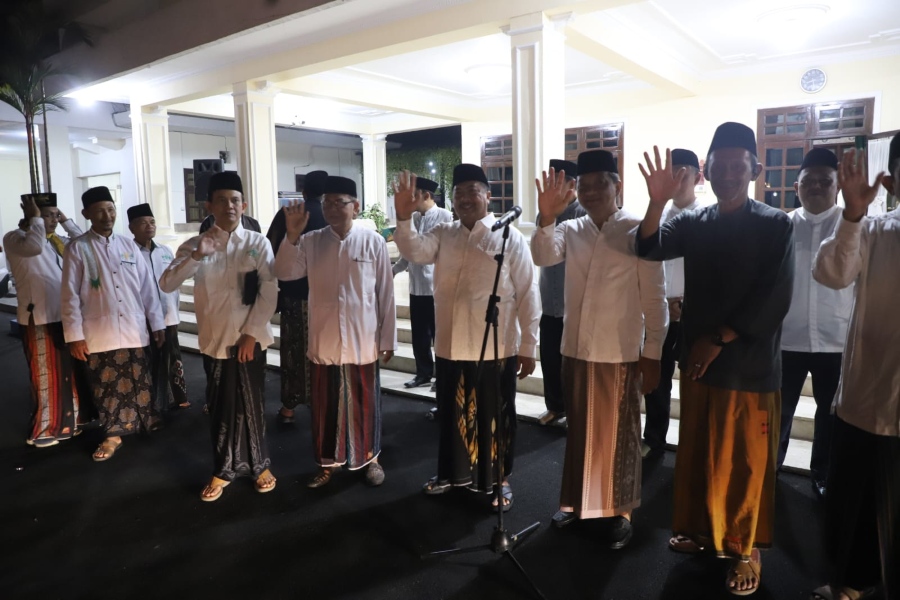 Bupati Jombang Berangkatkan Jemaah Mujahadah Kubro 1 Abad NU