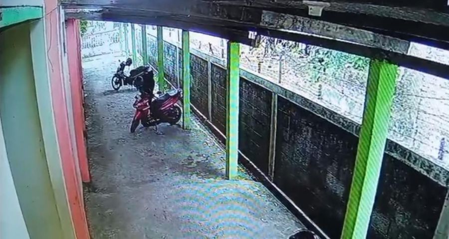 Motor Staf SMPN 1 Kutorejo Mojokerto Raib Digondol Maling, Aksi Terekam CCTV