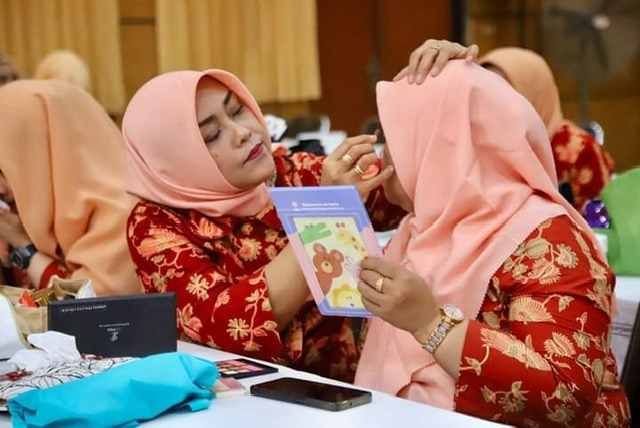 Pelatihan Beauty Class, Perempuan Tidak Cukup Pandai Berdandan, Juga Mesti Pintar Berwirausaha