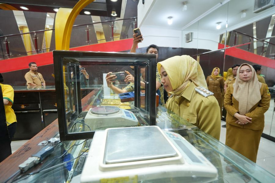 Lindungi Konsumen, Timbangan Emas dan Takaran BBM di SPBU Disidak