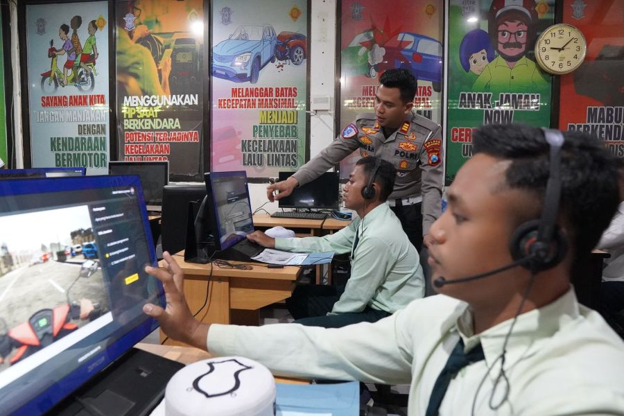 Santri di Mojokerto Dapat Edukasi Etika Berkendara dari Polisi