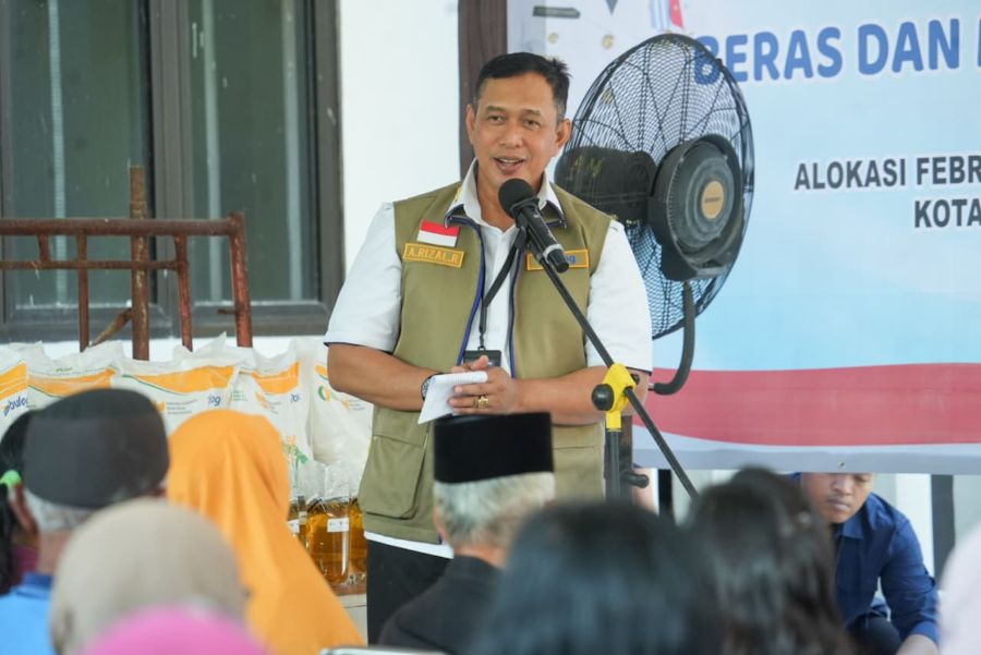 Dirut Bulog Sidak Pasar Wonokromo Surabaya, Pastikan Harga Stabil di Tengah Rekor Stok Beras Nasional