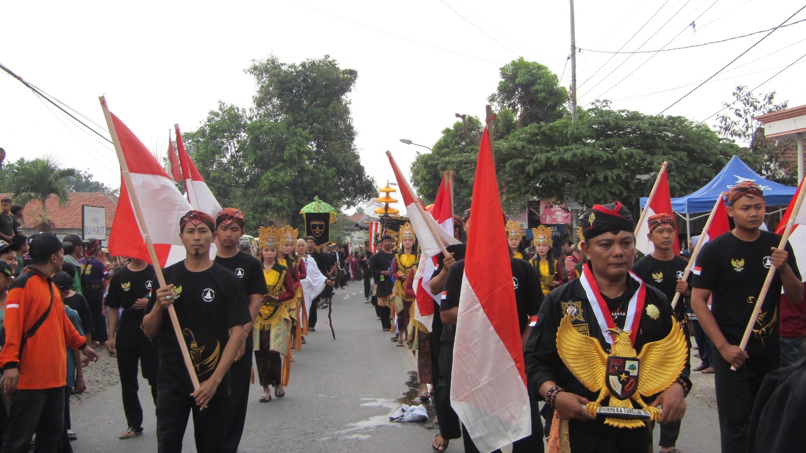 Kirab Pusaka dan Pengunduhan Tirto Wening Meriahkan HUT - 730  Majapahit